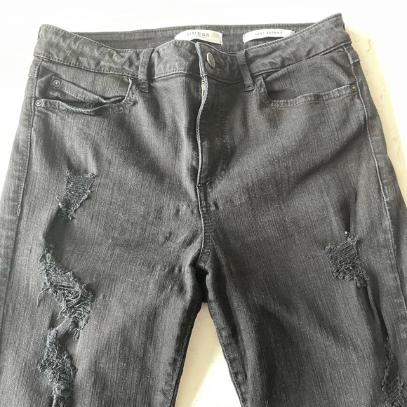 Guess 1981 Skinny Distressed Jean in Black Acid Wash - Picture 4 of 4